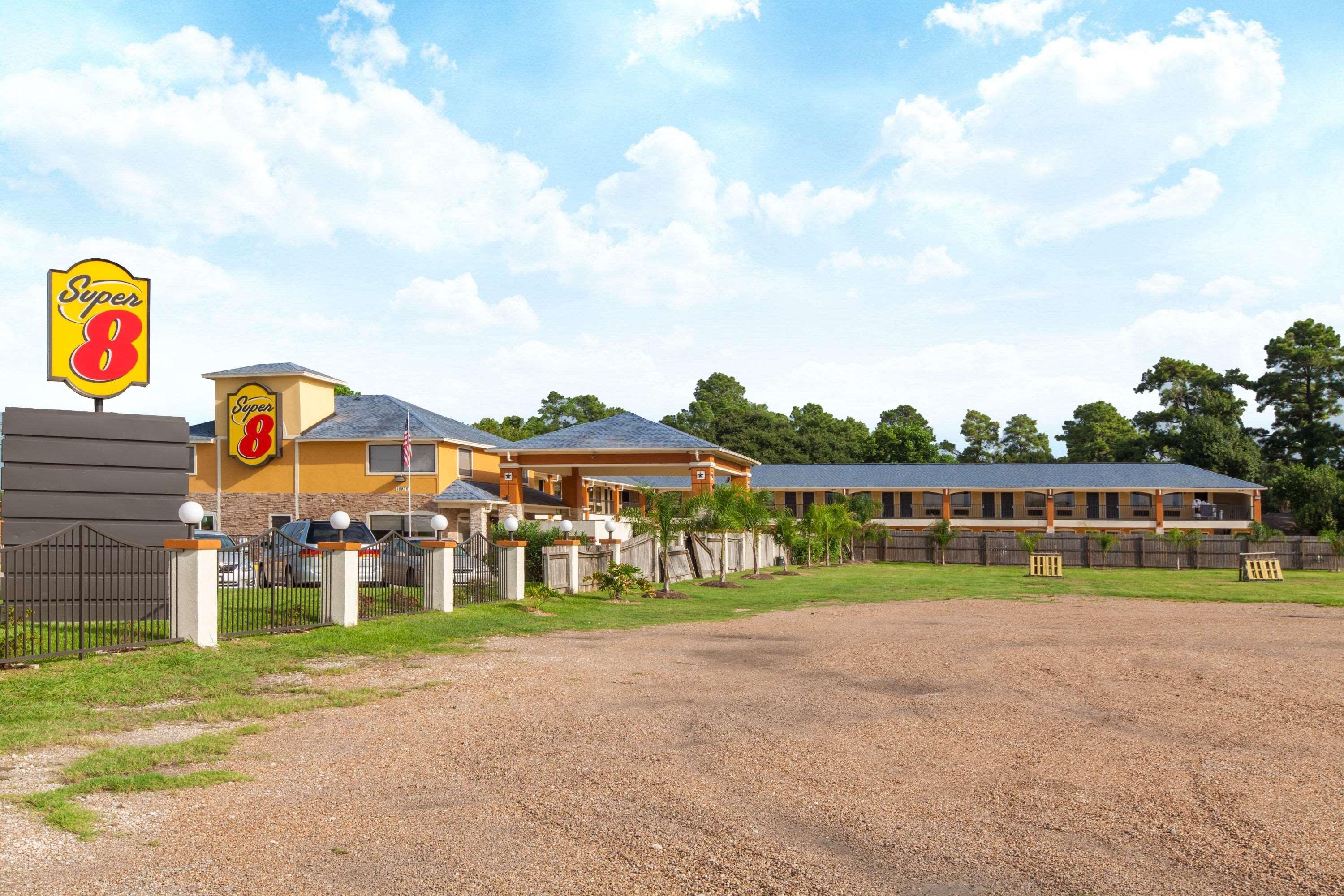 Super 8 By Wyndham Houston/Willowbrook Hwy 249 Eksteriør bilde
